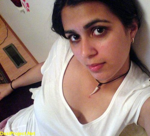 Any one posing nude in Lahore