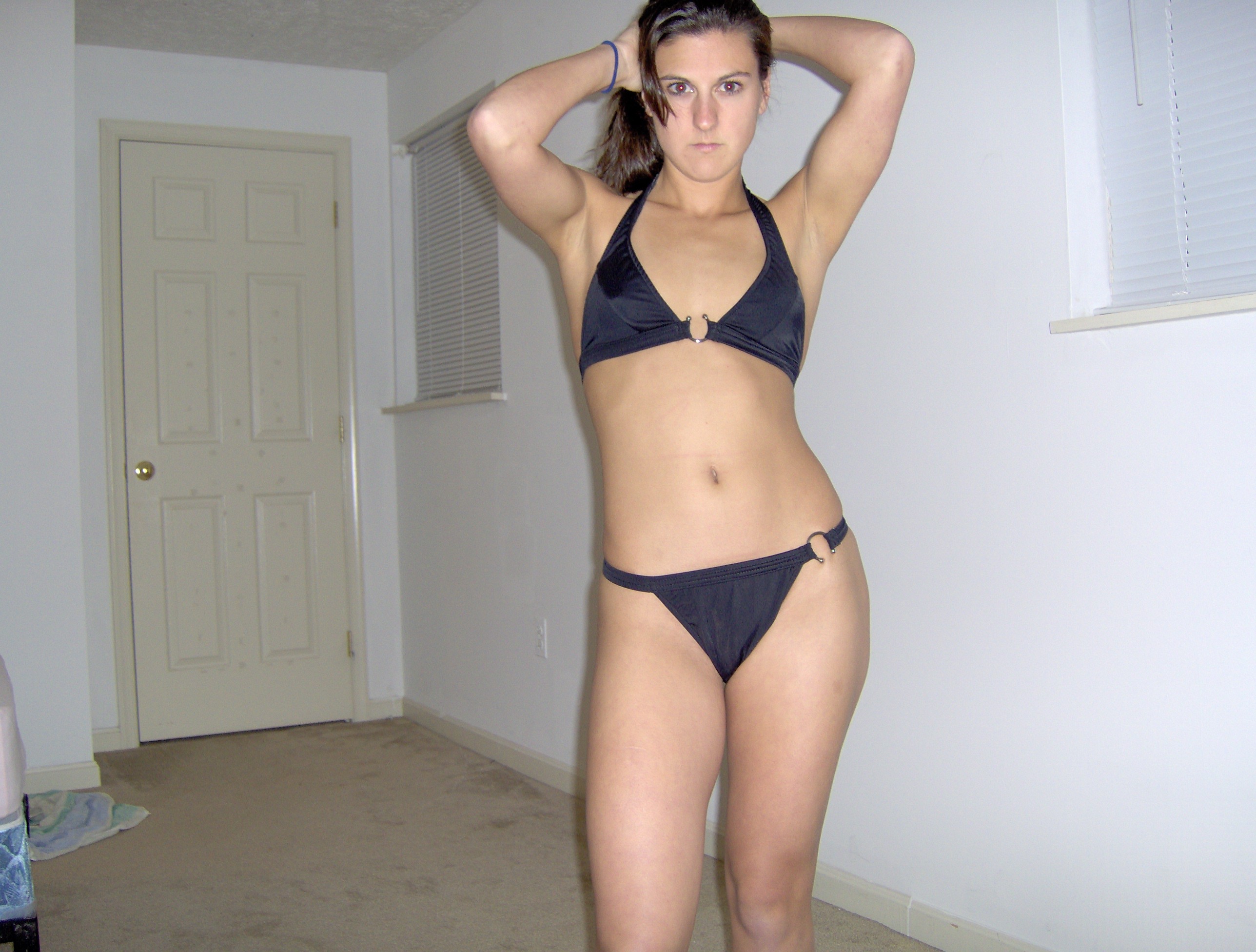 078990168_Hot_Bikini_Girl_Preview_from_the_set_2_122_960lo.jpg