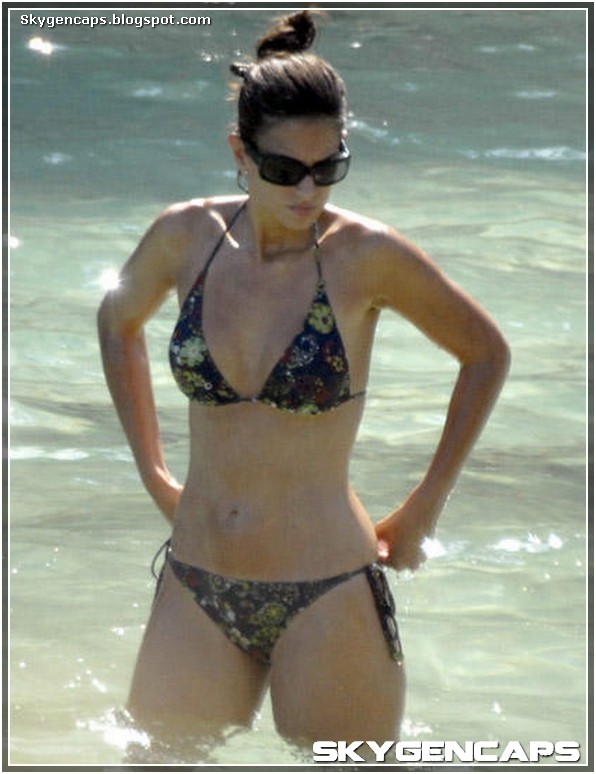 Nuria_Fergo_Bikini_Verano_2009_Skygencaps__8_.jpg