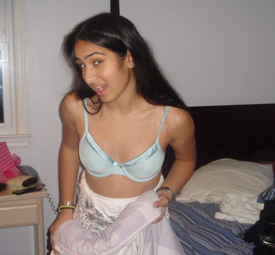 hot-desi-girl-with-hairy-pussy-naked__2_.jpg