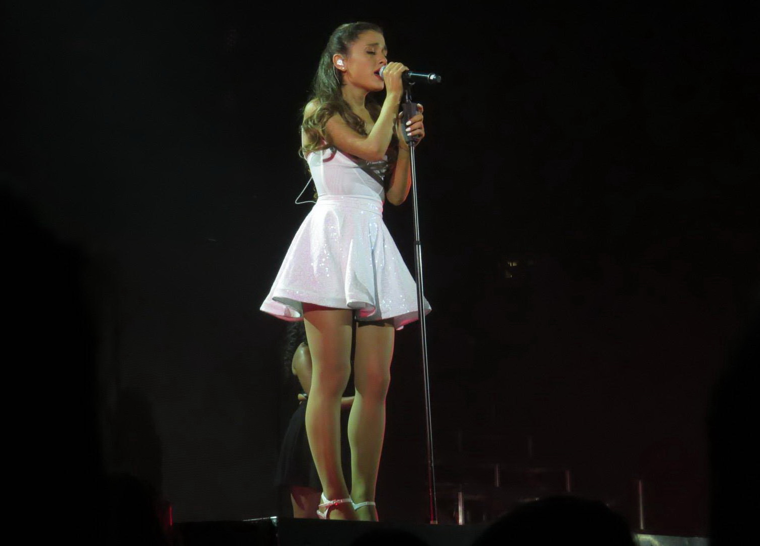 Ariana-Grande-3.jpg